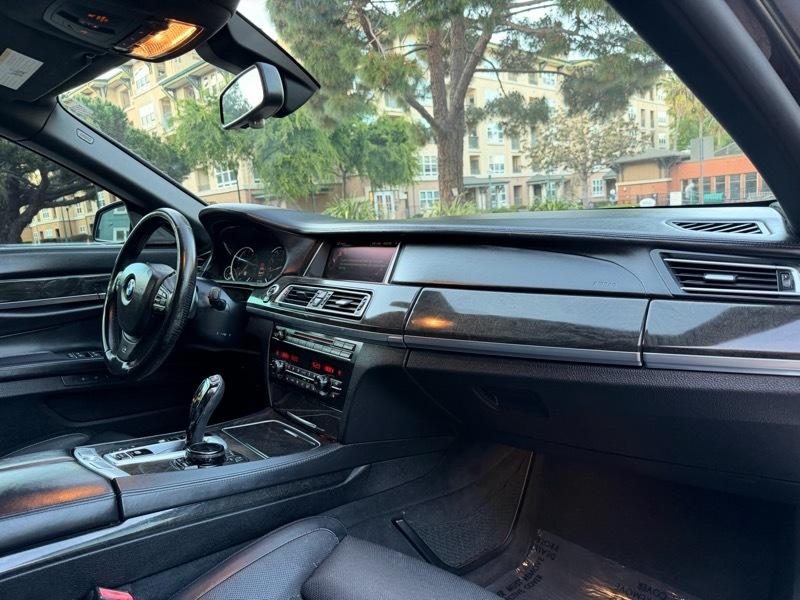 BMW 7-Series 750Li 2015