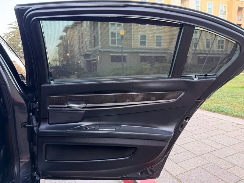 BMW 7-Series 750Li 2015