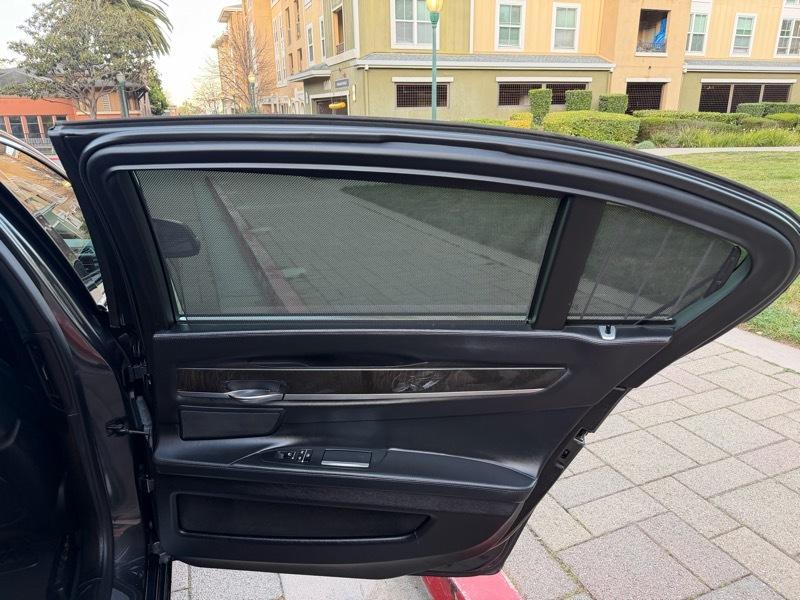 BMW 7-Series 750Li 2015