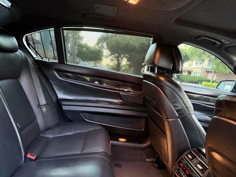 BMW 7-Series 750Li 2015