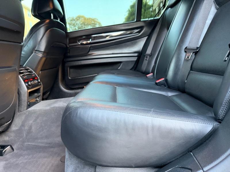 BMW 7-Series 750Li 2015