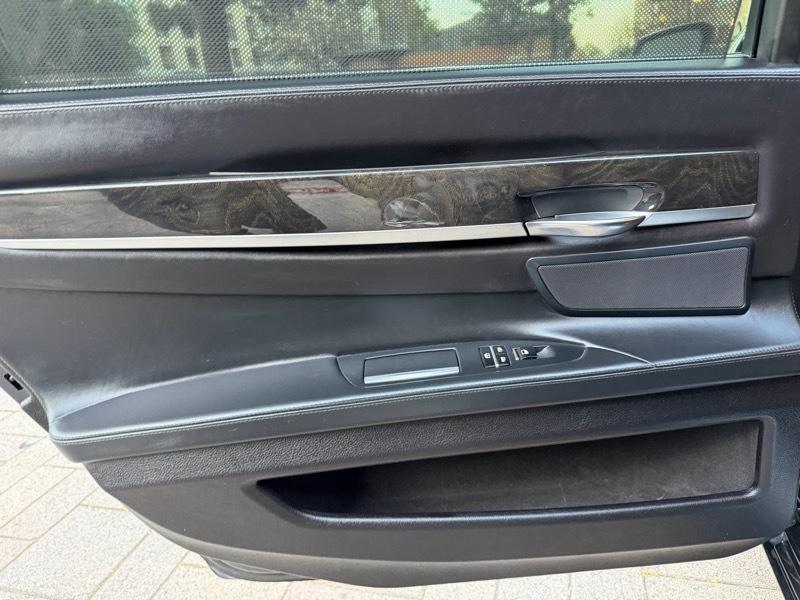 BMW 7-Series 750Li 2015