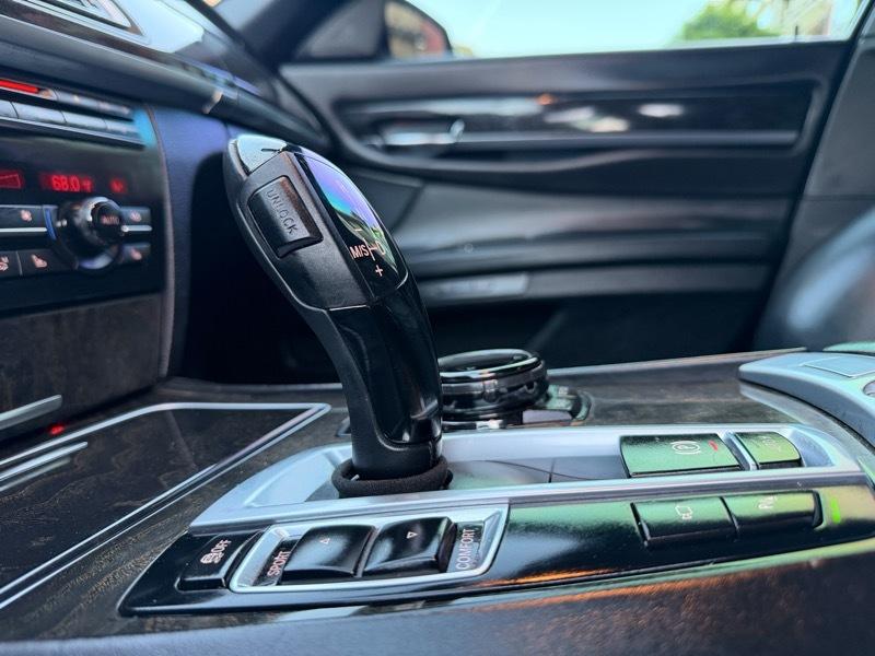 BMW 7-Series 750Li 2015