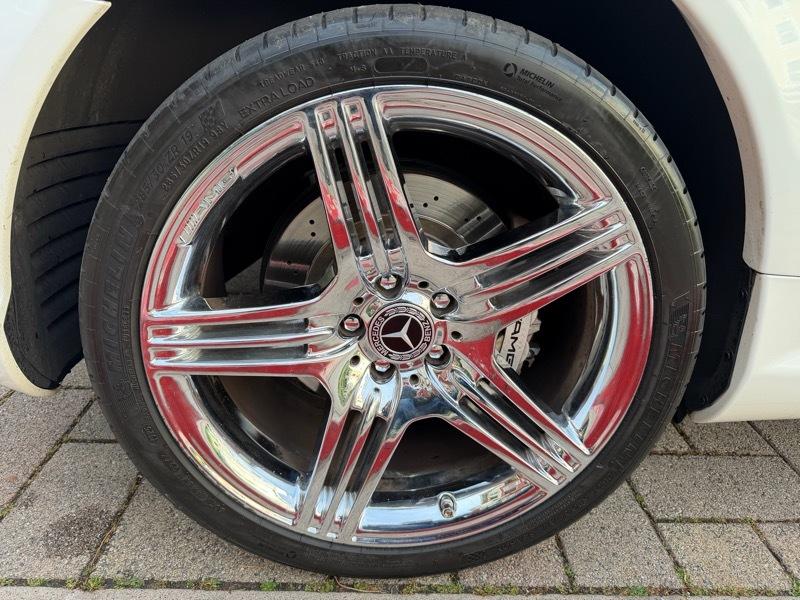 Mercedes-Benz SL-Class SL63 AMG 2009