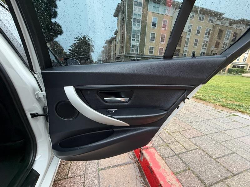 BMW 3-Series 320i Sedan 2014