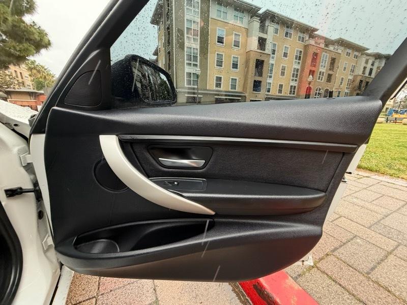 BMW 3-Series 320i Sedan 2014