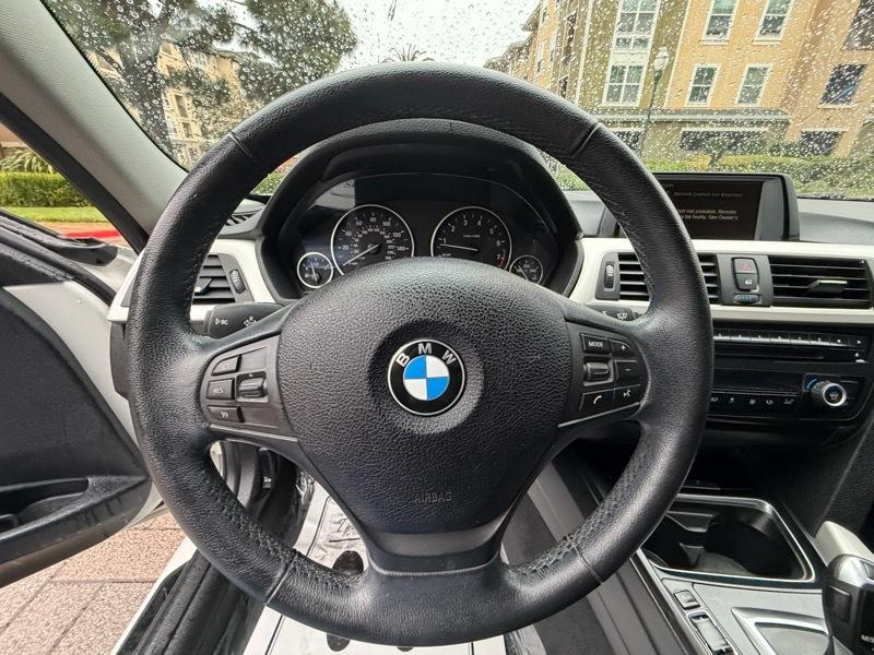 BMW 3-Series 320i Sedan 2014