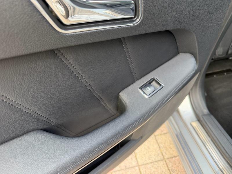 Mercedes-Benz E-Class E550 Sedan 2010