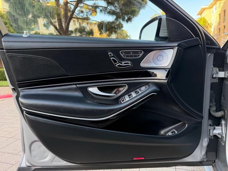 Mercedes-Benz S-Class S550 2015