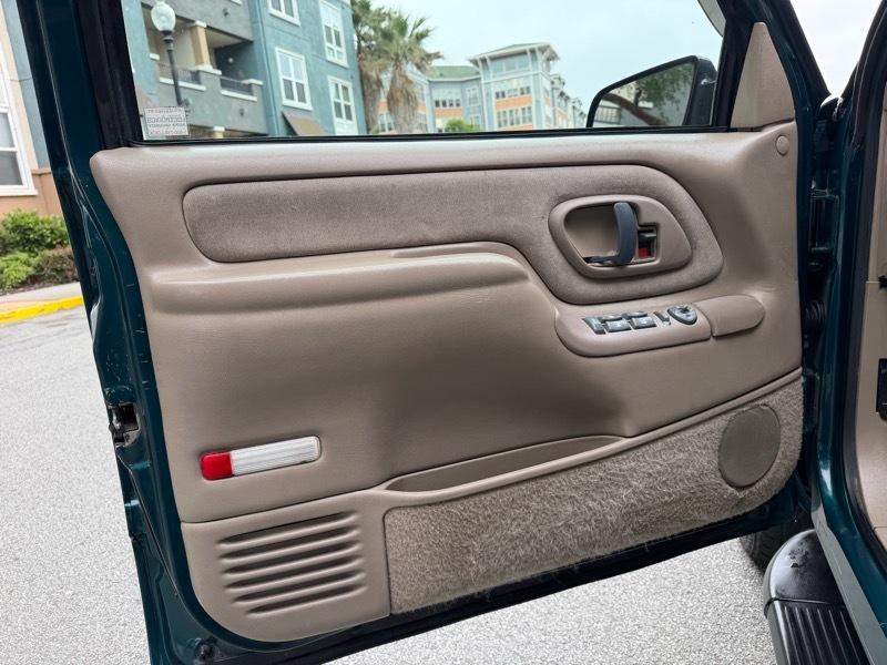 GMC Yukon 4WD 4dr 1500 SLT 1997