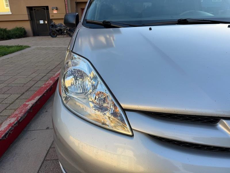 Toyota Sienna LE 7-Passenger Seating 2010