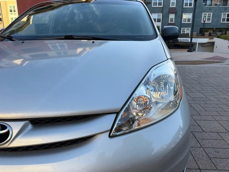 Toyota Sienna LE 7-Passenger Seating 2010