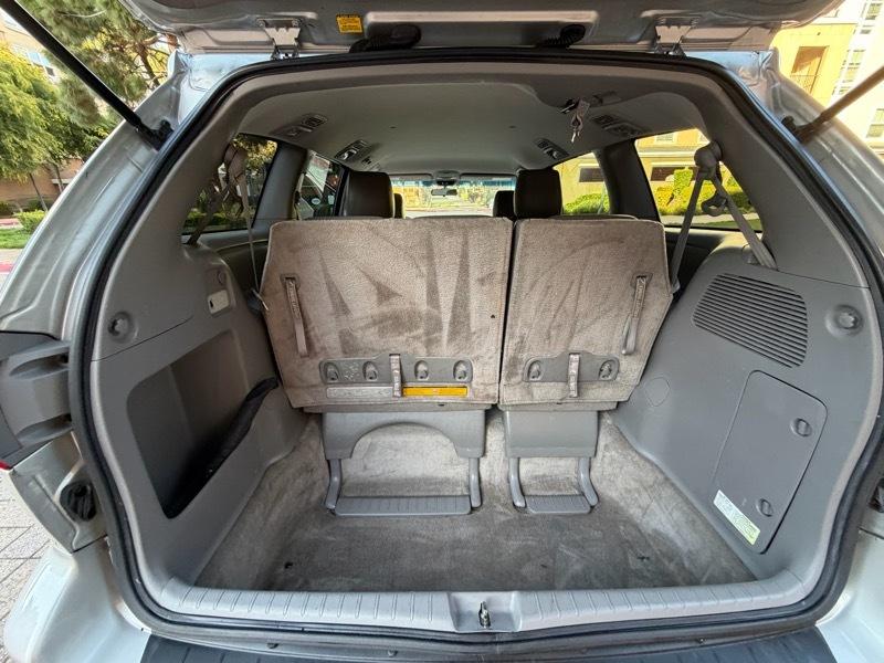 Toyota Sienna LE 7-Passenger Seating 2010