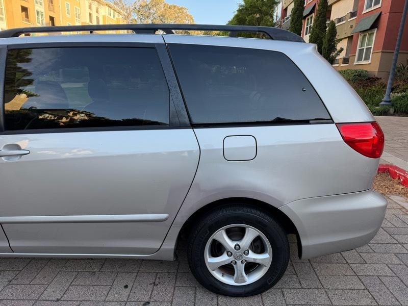 Toyota Sienna LE 7-Passenger Seating 2010
