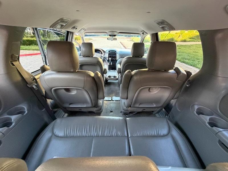 Toyota Sienna LE 7-Passenger Seating 2010