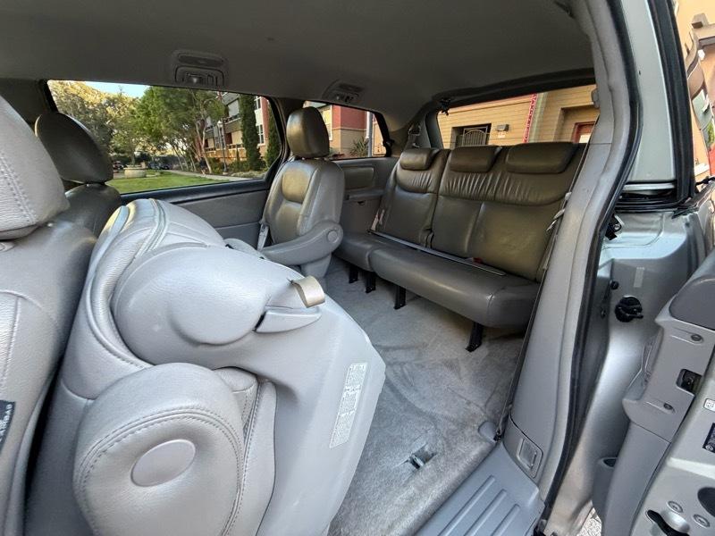 Toyota Sienna LE 7-Passenger Seating 2010