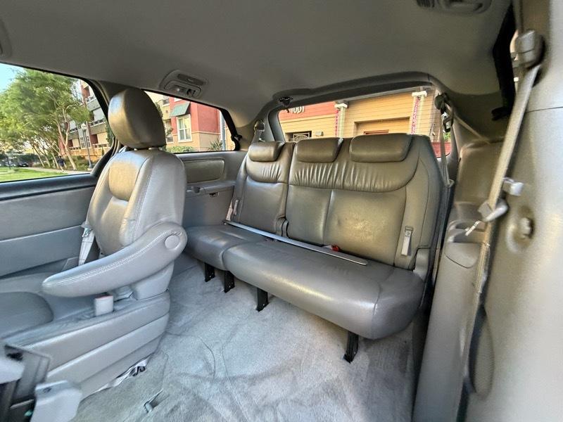 Toyota Sienna LE 7-Passenger Seating 2010