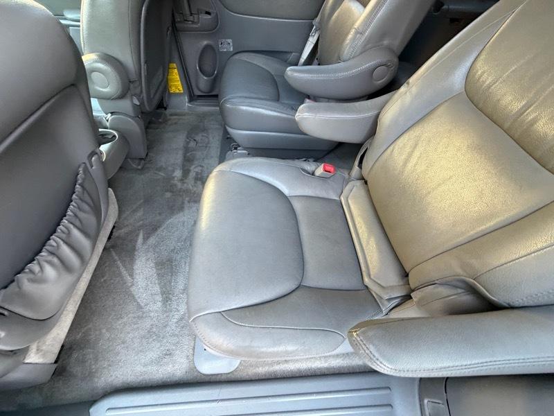 Toyota Sienna LE 7-Passenger Seating 2010