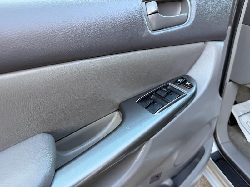 Toyota Sienna LE 7-Passenger Seating 2010