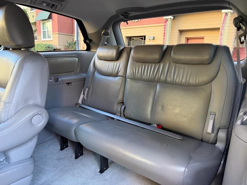 Toyota Sienna LE 7-Passenger Seating 2010
