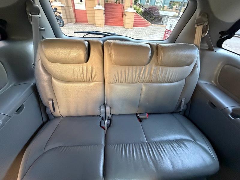 Toyota Sienna LE 7-Passenger Seating 2010