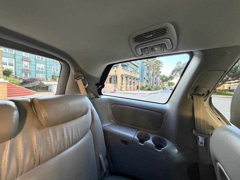 Toyota Sienna LE 7-Passenger Seating 2010