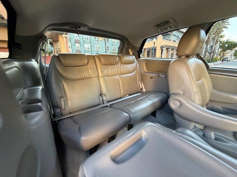 Toyota Sienna LE 7-Passenger Seating 2010