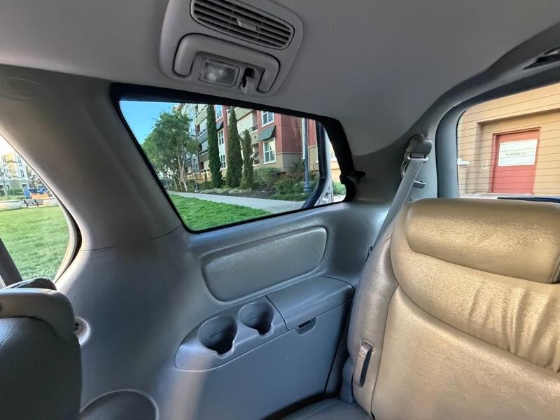 Toyota Sienna LE 7-Passenger Seating 2010