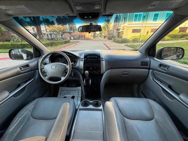 Toyota Sienna LE 7-Passenger Seating 2010