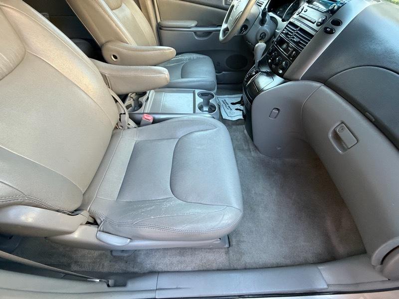 Toyota Sienna LE 7-Passenger Seating 2010