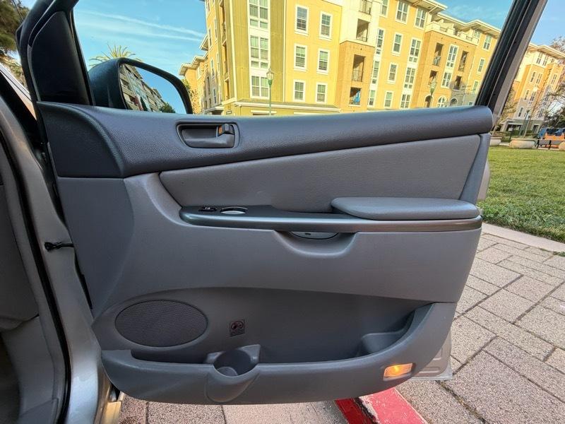Toyota Sienna LE 7-Passenger Seating 2010