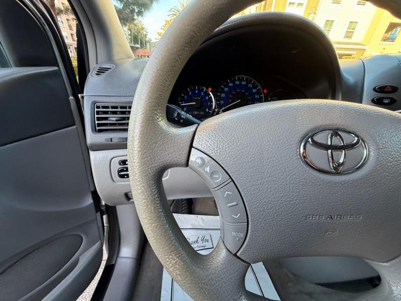 Toyota Sienna LE 7-Passenger Seating 2010