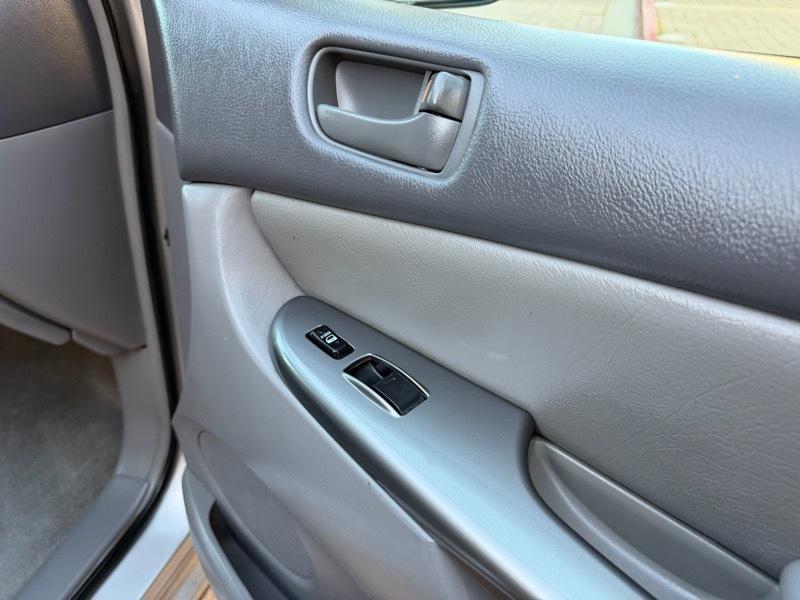Toyota Sienna LE 7-Passenger Seating 2010