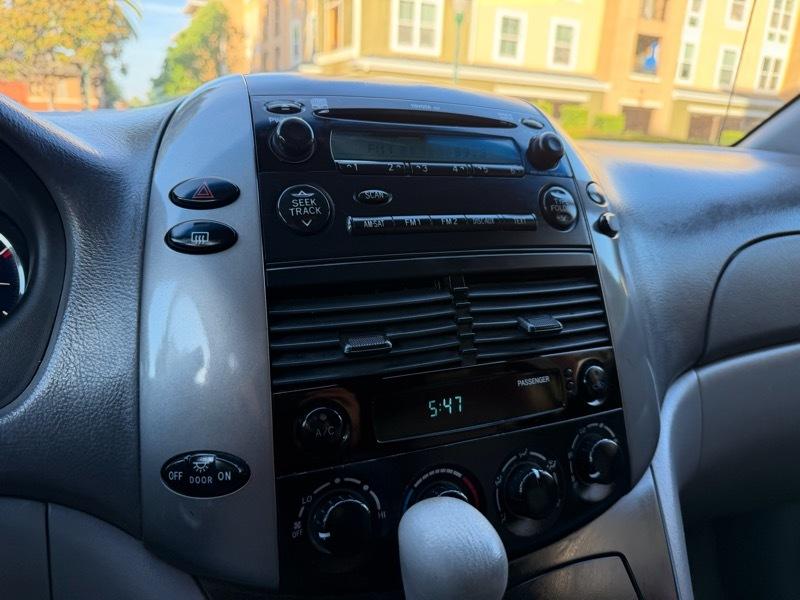 Toyota Sienna LE 7-Passenger Seating 2010