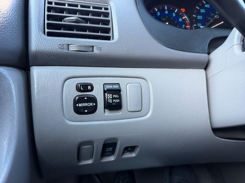 Toyota Sienna LE 7-Passenger Seating 2010