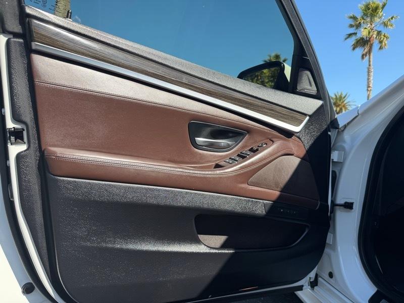 BMW 5-Series 550i 2015