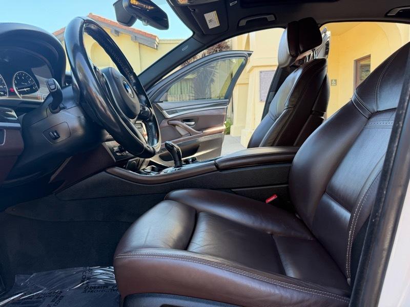 BMW 5-Series 550i 2015
