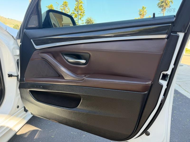 BMW 5-Series 550i 2015
