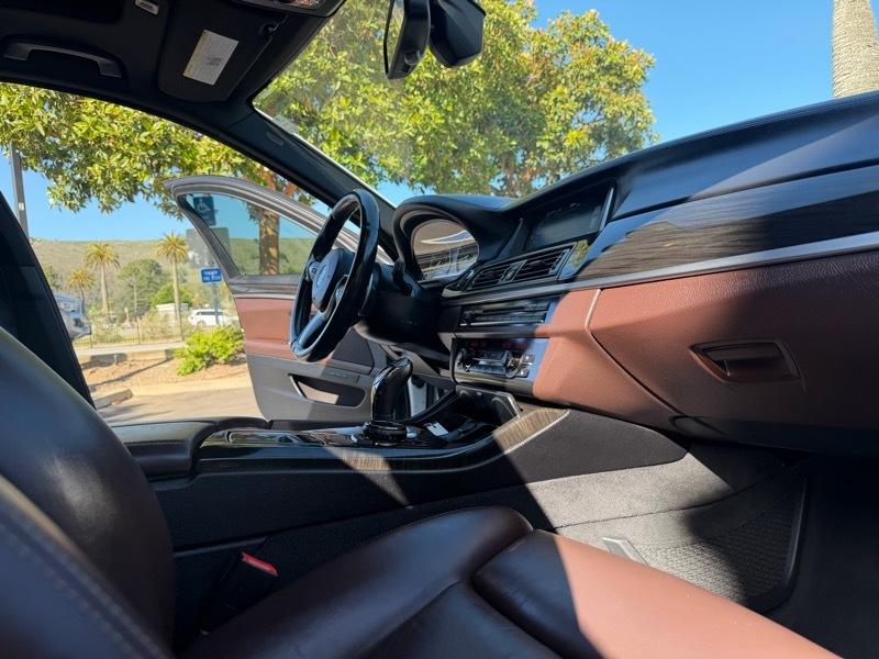 BMW 5-Series 550i 2015