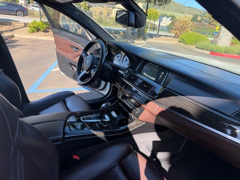 BMW 5-Series 550i 2015