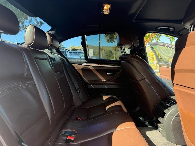 BMW 5-Series 550i 2015