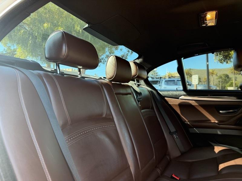 BMW 5-Series 550i 2015