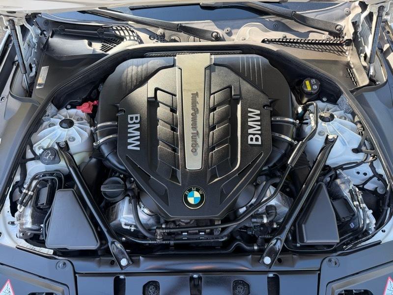 BMW 5-Series 550i 2015