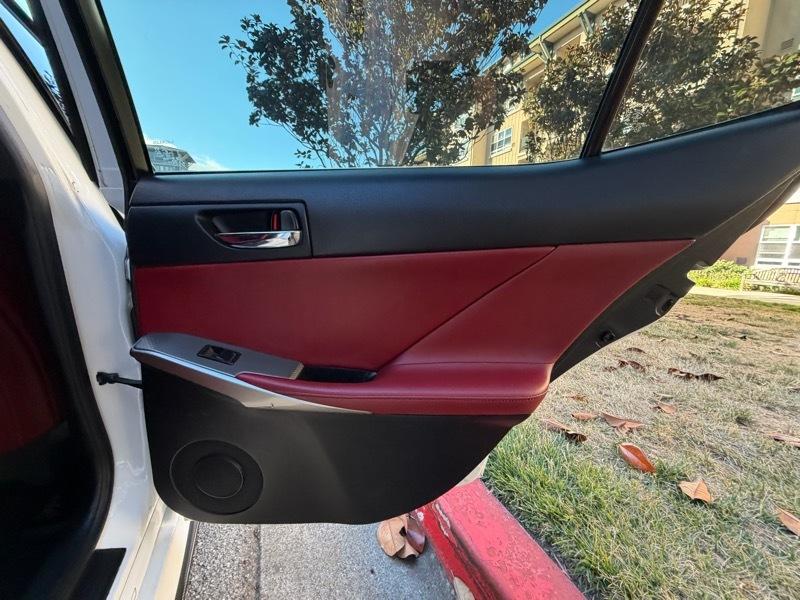 Lexus IS 250 RWD 2015