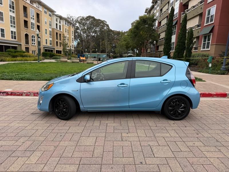 Toyota Prius c Two 2016