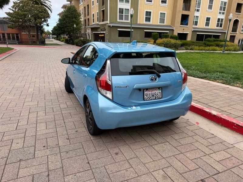 Toyota Prius c Two 2016
