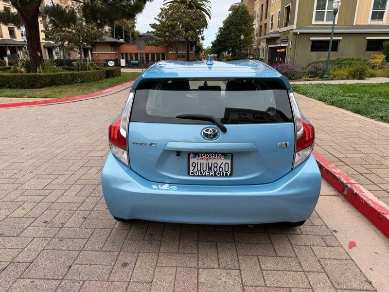 Toyota Prius c Two 2016