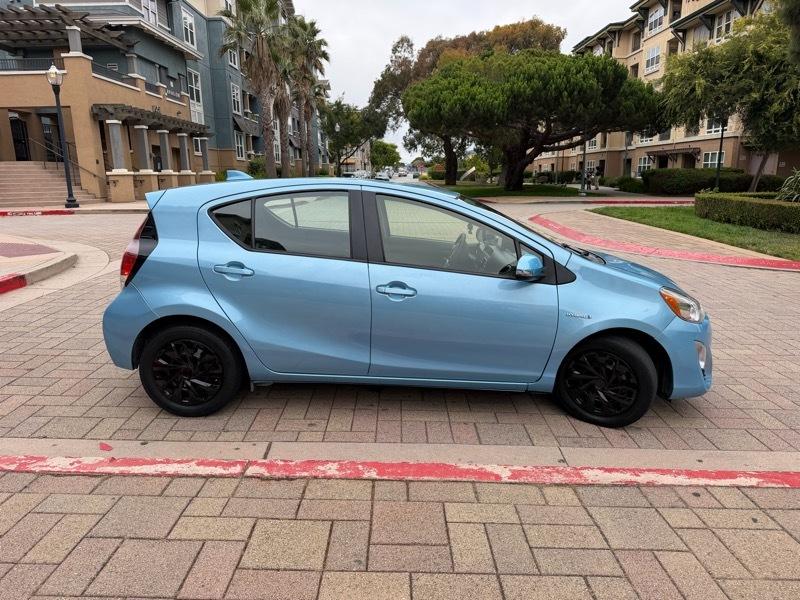 Toyota Prius c Two 2016