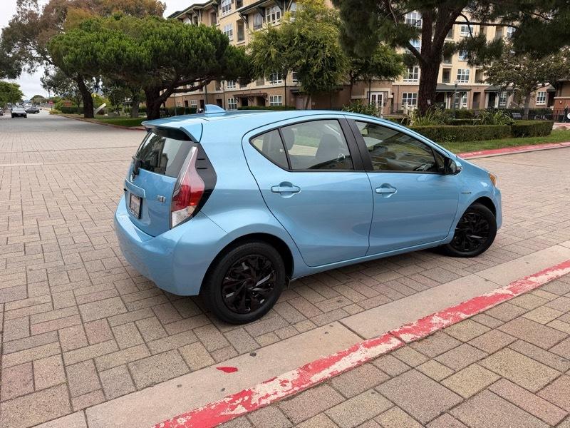 Toyota Prius c Two 2016
