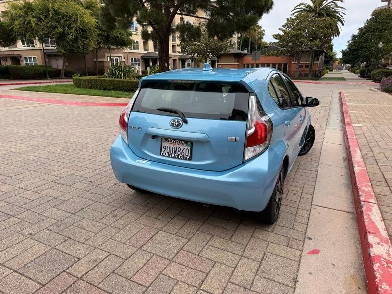 Toyota Prius c Two 2016
